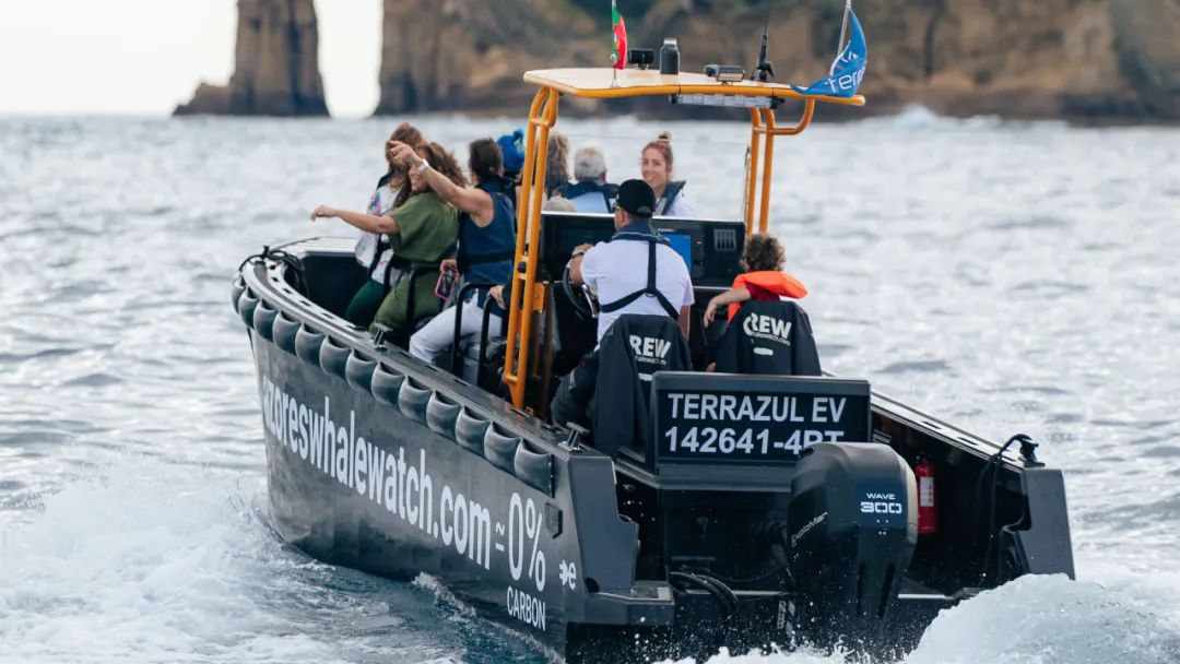 Qingbo Exploration drives high-performance electric boats in the Azores, helping to establish a new global presence in sustainable tourism.